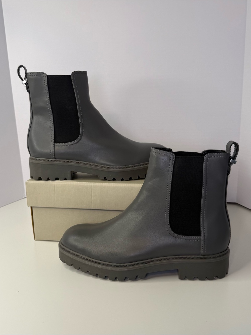 Reaction by Kenneth Cole Salt Lug Chelsea Boots Gray & Black Women's Size 10 NIB